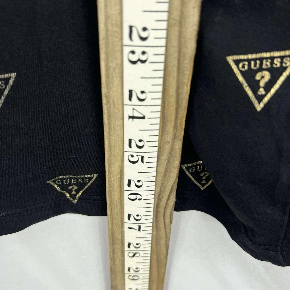 GUESS T-Shirt Mens Small Black Logo All Over Print Triangle Short Sleeve Tee EUC - Picture 7 of 7